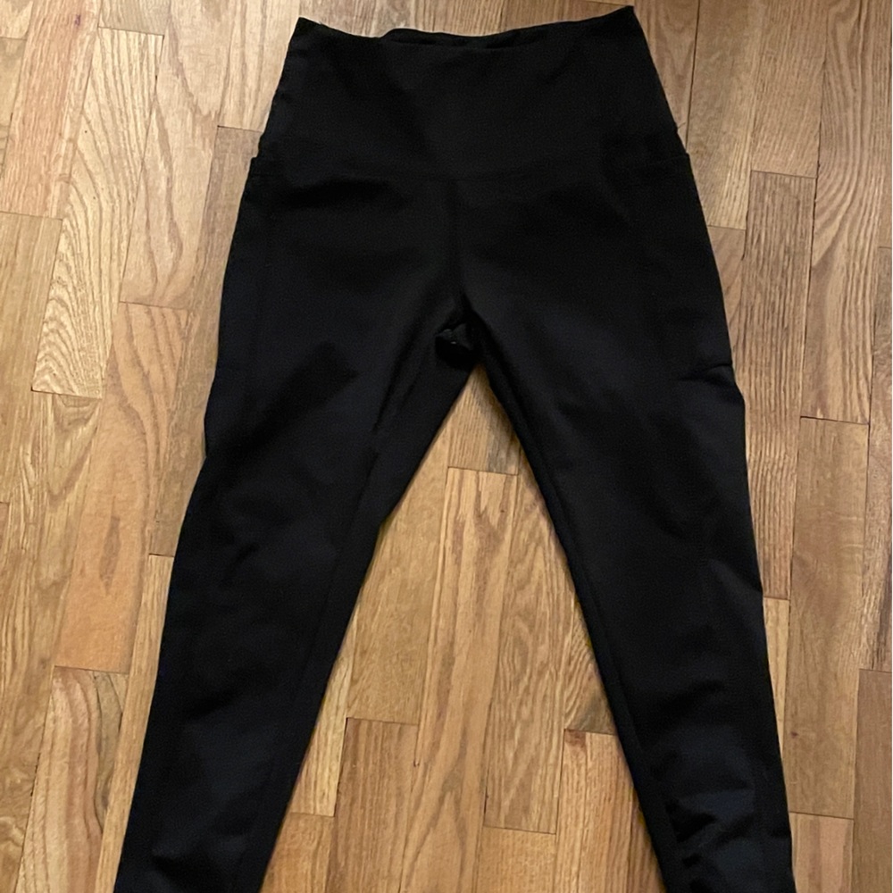 black leggings with pockets